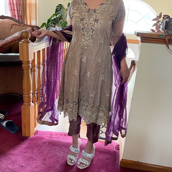 3 piece saree suit - Picture 3 of 4